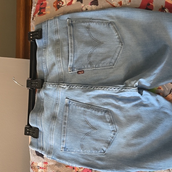 Levi's Pull on Straight Leg Jeans - Picture 2 of 3